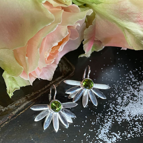 Peridot Flower Earrings web1
