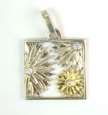 american_metaphor_box_pendant