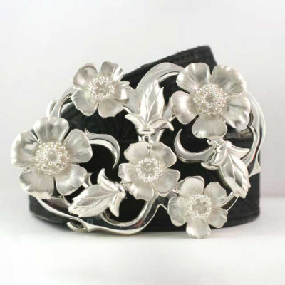 fivewildroses_buckle