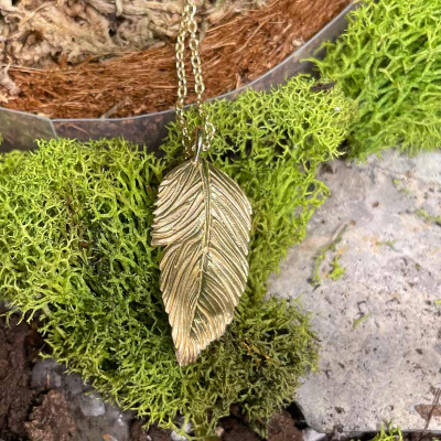 gold-feather-pendant-web